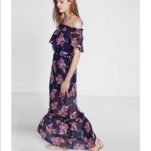 Smocked ruffle of the shoulder maxi